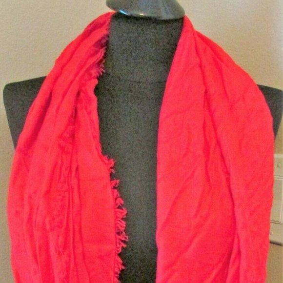 Red Circle Scarf - Picture 2 of 2